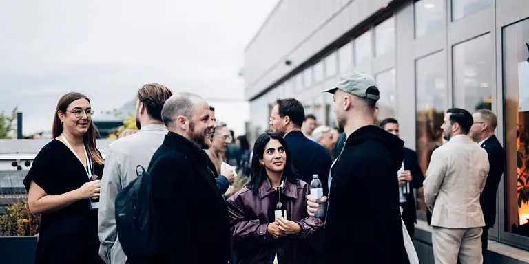 Gäste beim Networking bei einer NLND-Veranstaltung